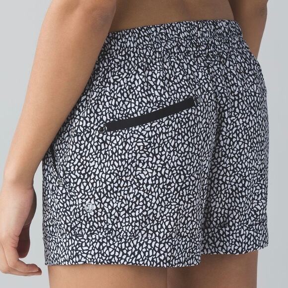 Lululemon - Picture 10 of 16